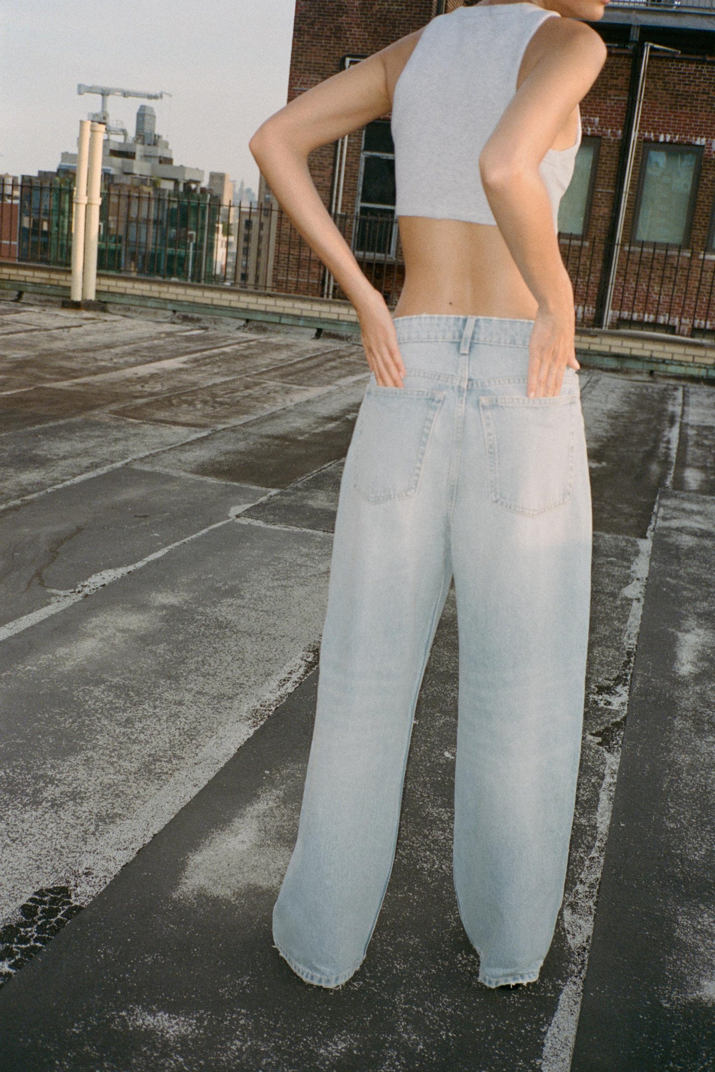#B8C6CF, Bleu clair